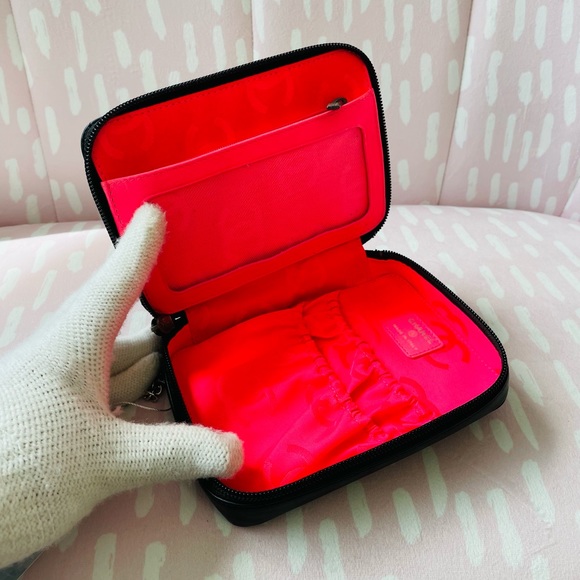 CHANEL LOGO LAMBSKIN ZIP AROUND CLUTCH POUCH COSMETIC WRISTLET RARE - FIRM PRICE - Picture 11 of 14